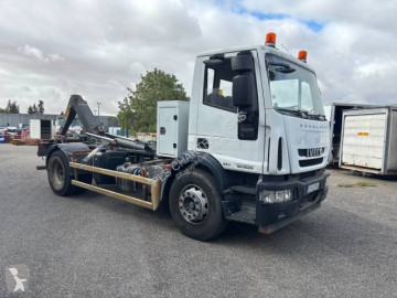 شاحنة ناقلة حاويات متعددة الأغراض Iveco