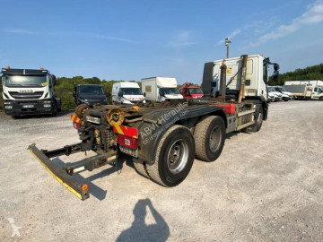 شاحنة ناقلة حاويات متعددة الأغراض Iveco