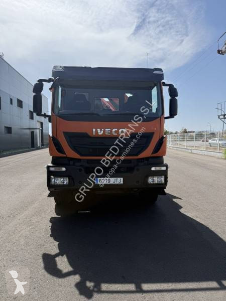 شاحنة Iveco Con pluma