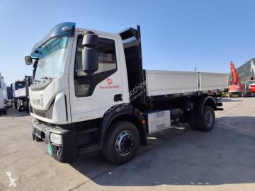 Camión trilateral Iveco