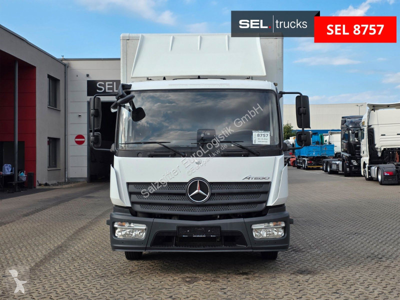 Vrachtwagen Mercedes 818 | 3 Sitzen | Ladebordwand
