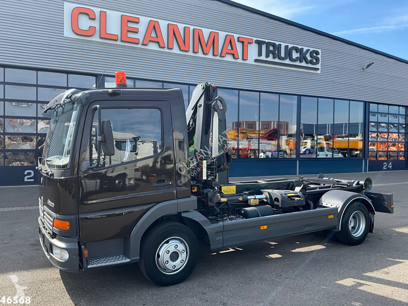 Camión Mercedes 818 Fassi 4 Tonmeter laadkraan