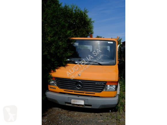 Vrachtwagen Mercedes 812 DE