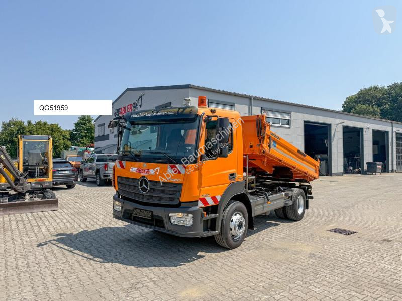 Vrachtwagen Mercedes 1530