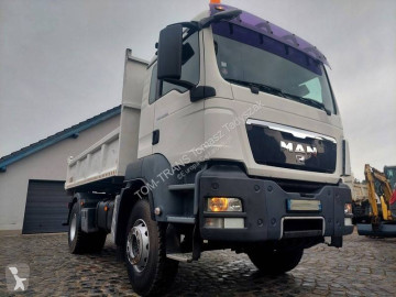 Vrachtwagen tweezijdige kipper MAN