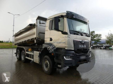 Vrachtwagen driezijdige kipper MAN