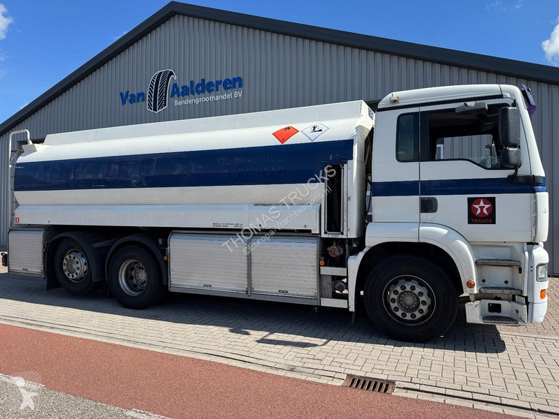 Vrachtwagen MAN 26.313, Fuel, 5 compartments,...