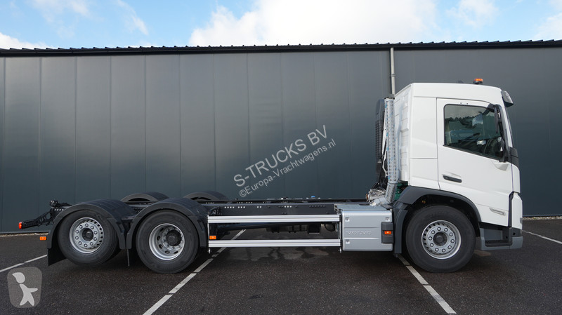 Camión Volvo 500 6X2 New Chassis truck RHD