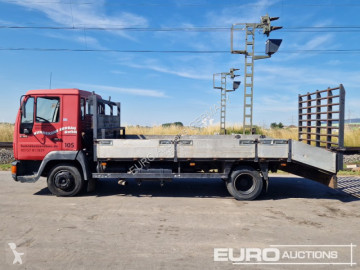 Vrachtwagen platte bak MAN