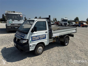 Con volquete Piaggio