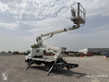 Camión plataforma elevadora Nissan
