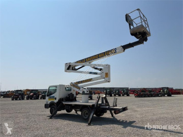 Camión plataforma elevadora Nissan
