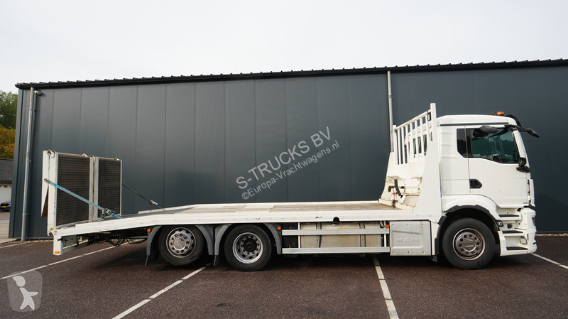 Camión MAN 26.330 6x2 car/machine transport...