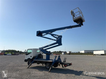 Camion nacelle Nissan