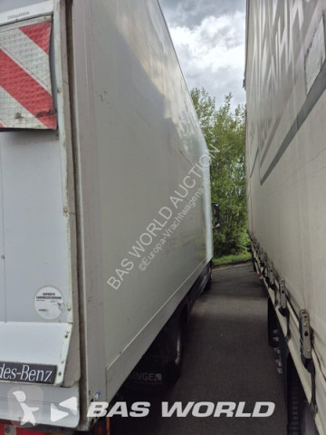 Вантажівка Mercedes Atego 818