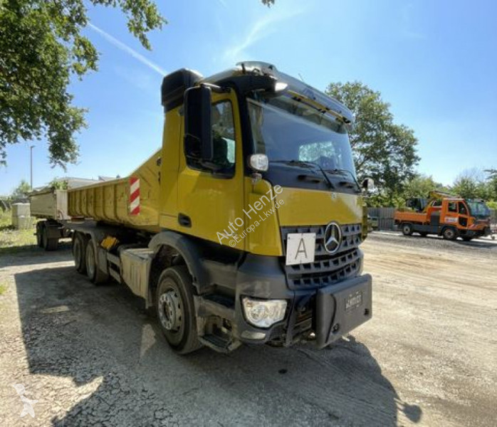 Camión Mercedes Arocs 3342 6x4 Abrollkipper...