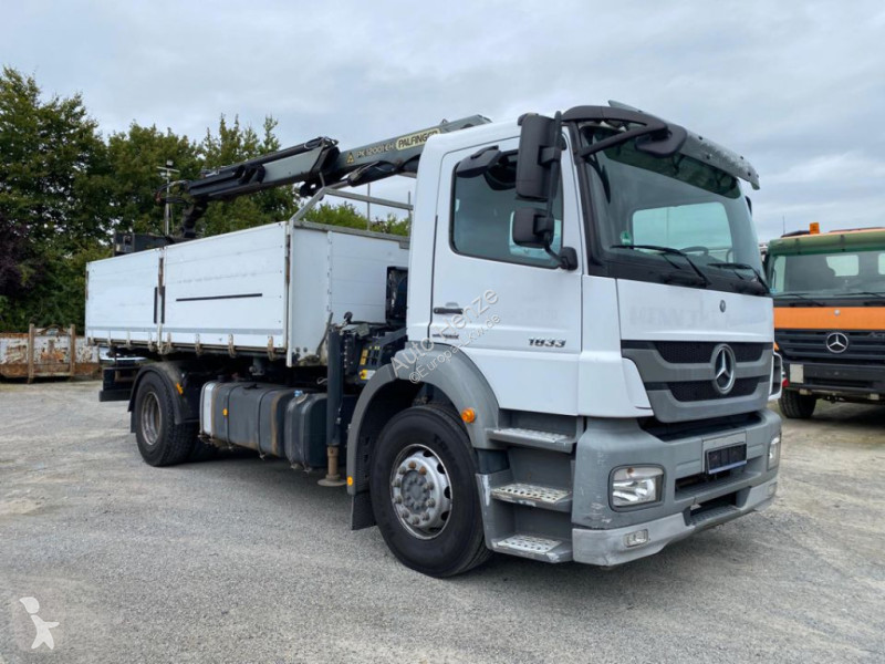 Camión Mercedes Axor 1833 K  2-Achs Kipper Kran...