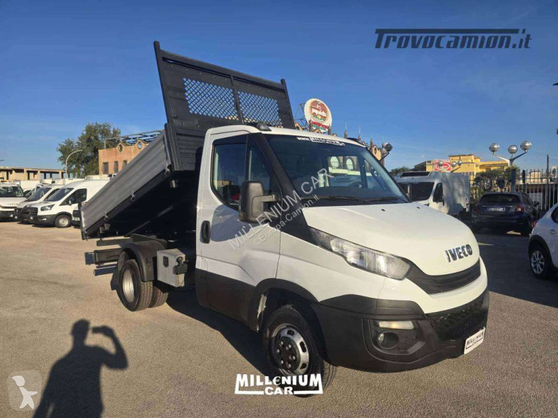Camión Iveco 35-12 RIBALTABILE TRILATERALE 2017