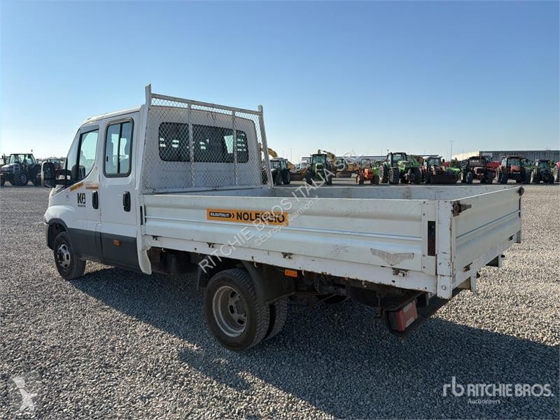 Furgoneta Iveco 35C17 Crew Cab Flatbed Truck