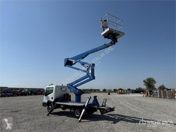 Camión plataforma elevadora Nissan