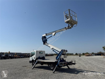 Camión plataforma elevadora Nissan