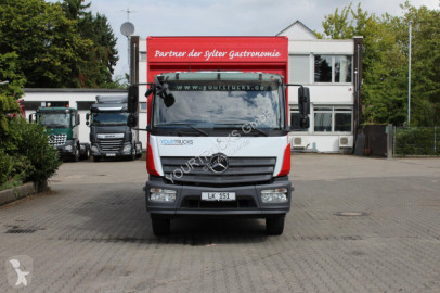 Camión furgón transporte de bebidas Mercedes