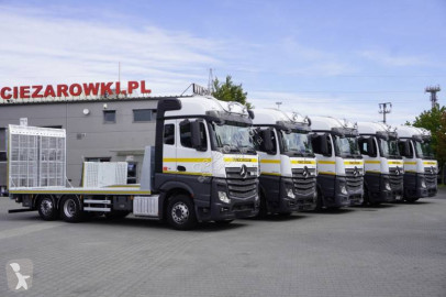 Vrachtwagen autotransporter Mercedes