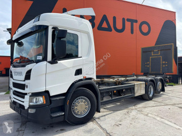 Camión portacontenedores Scania