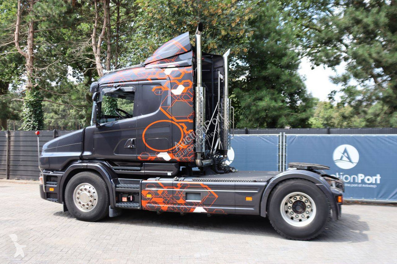 Camión Scania T124 A4X2 NA 470