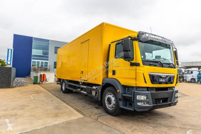 Camión MAN 18.250 BL + DHOLLANDIA 2T.