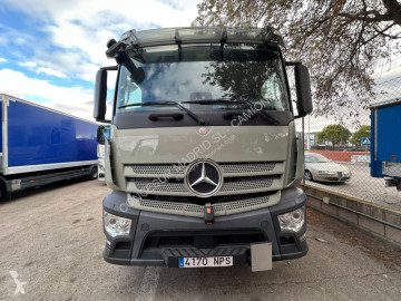 Camión volquete Mercedes