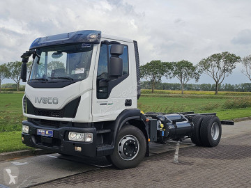 Camión chasis Iveco