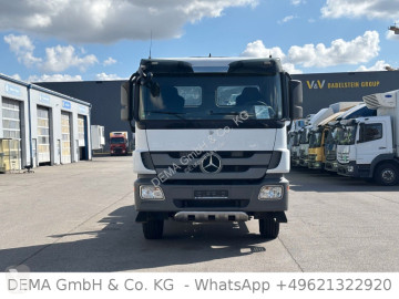 Mercedes skip truck