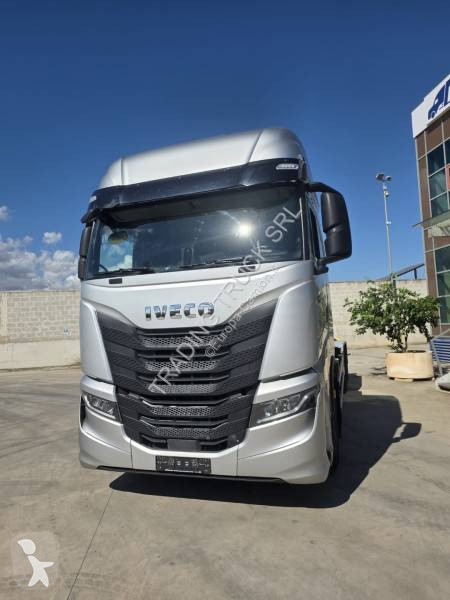 Iveco 480 truck