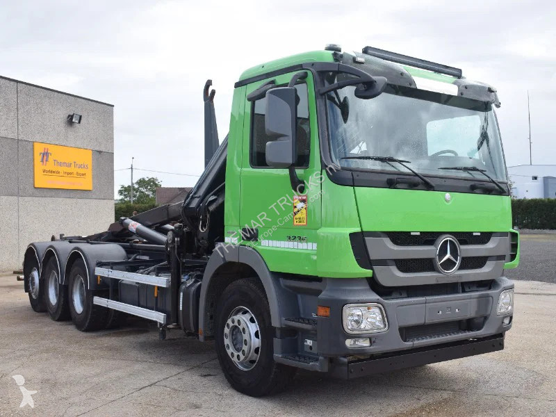 Kamion Mercedes 3236 Hooklift + Hiabcrane