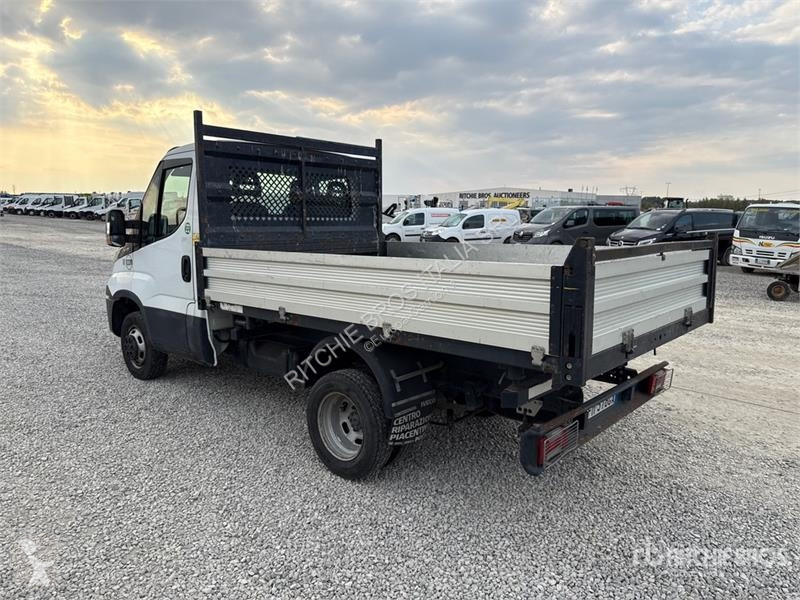 Camión Iveco 35C12 Dump Truck (Inoperable)