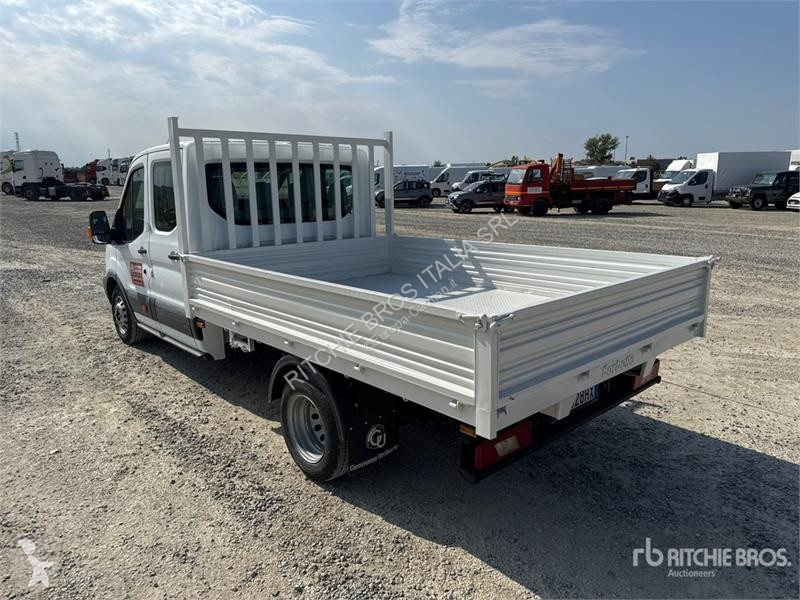 Camión Ford Crew Cab Flatbed Truck