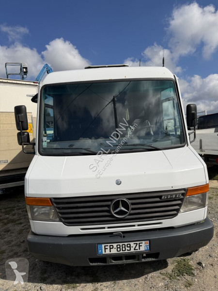 Teherautó Mercedes 614