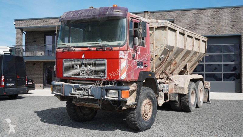 Camión MAN 24.362 DFAK 6x6 Allrad Kalkstreuer