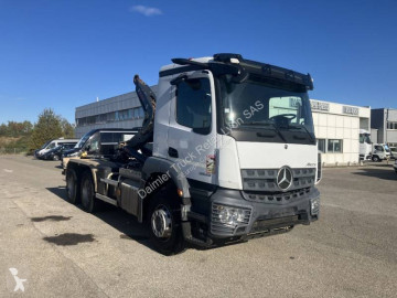 Camión Mercedes Arocs 2643