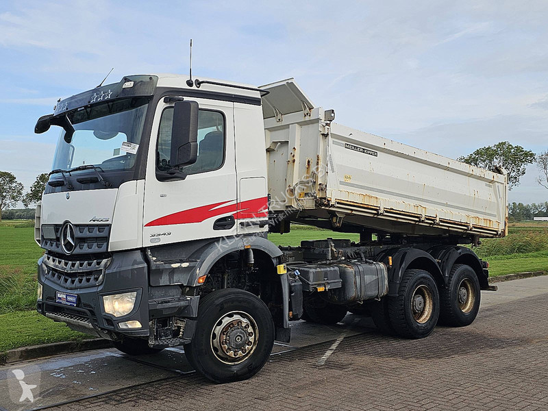 Camião Mercedes AROCS 3343 6x6