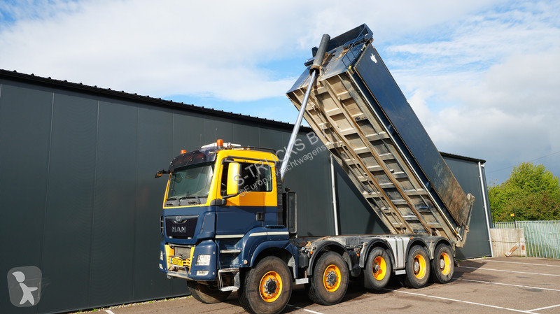 Camión MAN 49.440 10x8 tipper 486.300km
