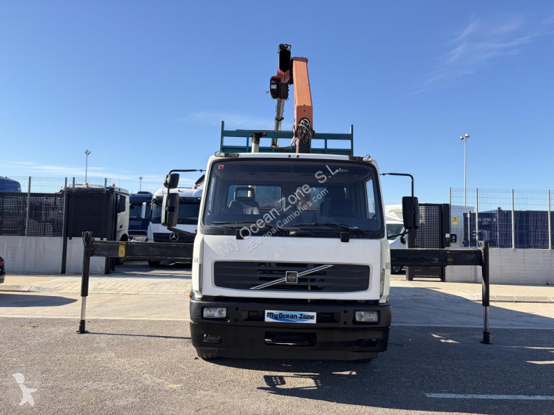 Volvo 220 truck