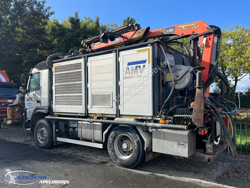 Camion Volvo 450 4x4 concrete pump, Palfinger...