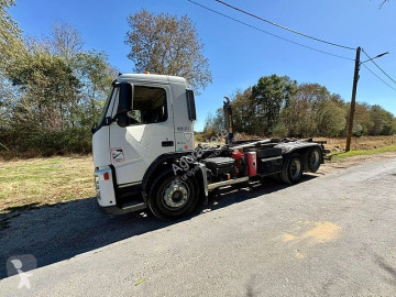 Camion multiplu Volvo