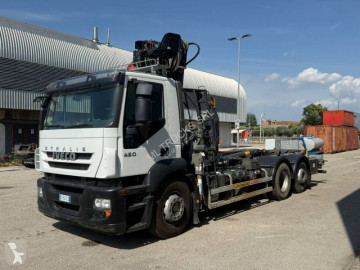 Camião poli-basculante Iveco