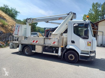 Camion nacelle articulée