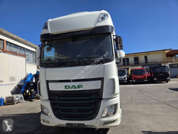 Camion porte engins DAF