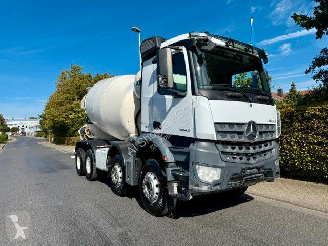 Грузовик Mercedes 3243...