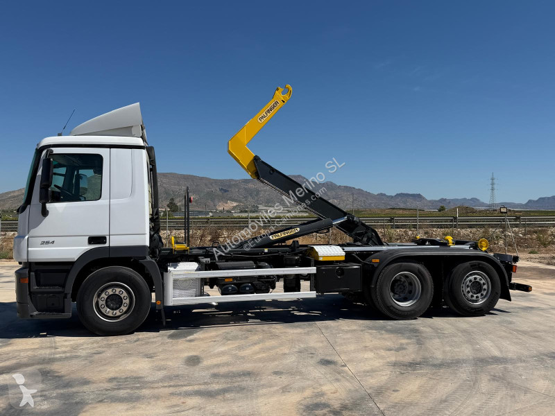 Camião Mercedes ACTROS 2544